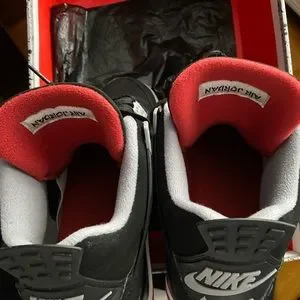 Jordan | Shoes | Its Size 9 And Its A Very Trending Shoe At  display picture 3